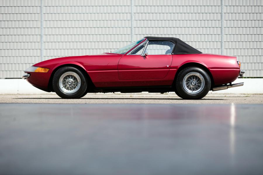 Ferrari 365 GTS/4 Daytona 1971 года  (фото 26 из 32)